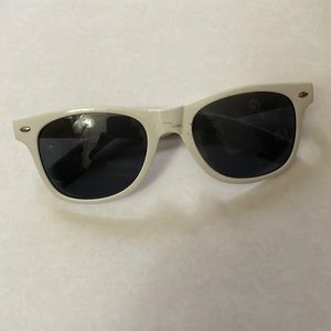 (bundle 2/$19) unisex white and black sunglasses